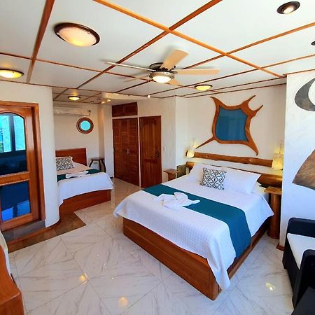 Casa Ocean Pier Acomodação com café da manhã Puerto Ayora  Exterior foto